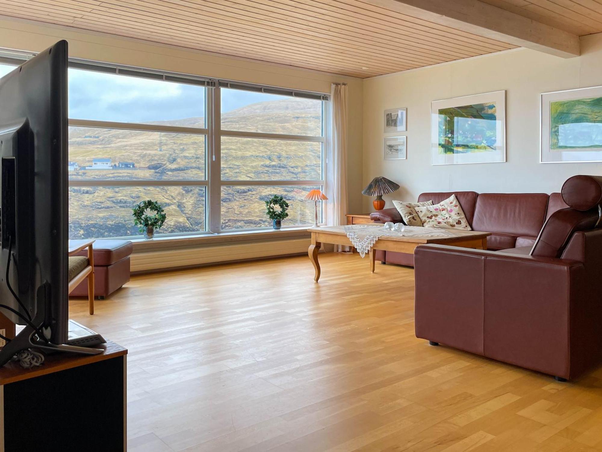 Sea & Mountain View 4 Bedroom Leynar Exterior photo